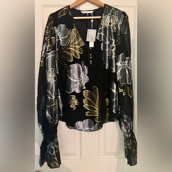 “Trina Turk” NWT metallic floral blouse. Size XL more like a large. Never worn.